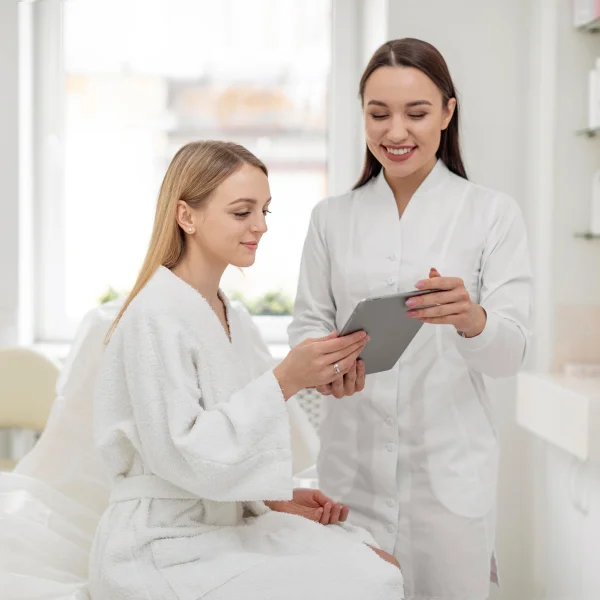 Clinical review of preoperative digital imaging for body contouring and cosmetic surgery in the UK.